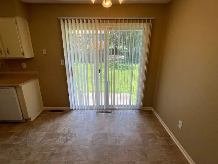 201 NE Westwind Dr #A — Photo 8