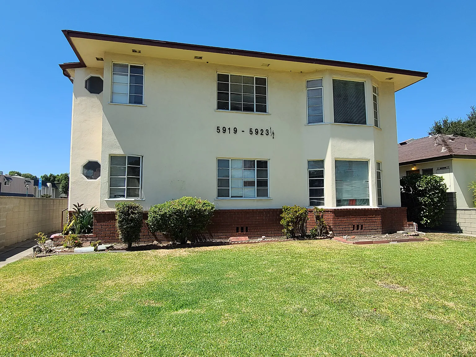 2 bed, 950 sqft, $2,400 — Photo 1