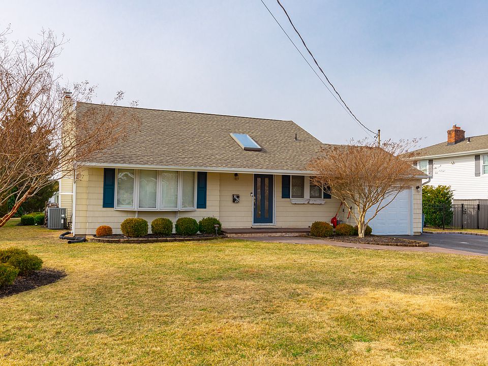 1st image of 28 Secatogue Ln E