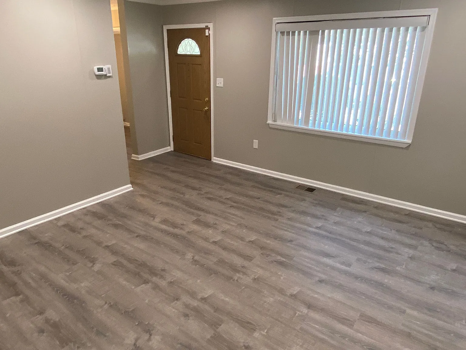3 bed, 1.0 bath, 942 sqft, $2,350 — Photo 4