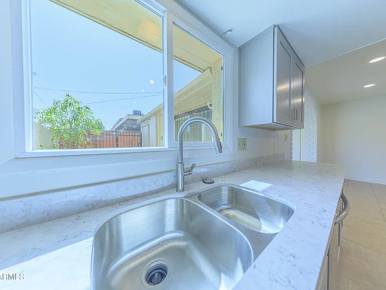 4558 N 15th Ave — Photo 17