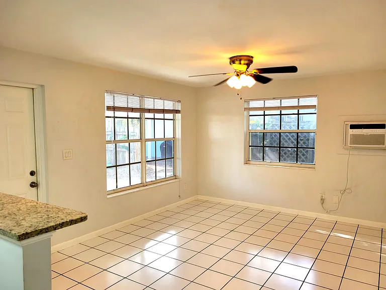 129 NW 25th St #129 — Photo 8