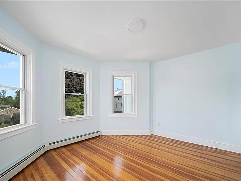 87 Lyman Ave — Photo 5