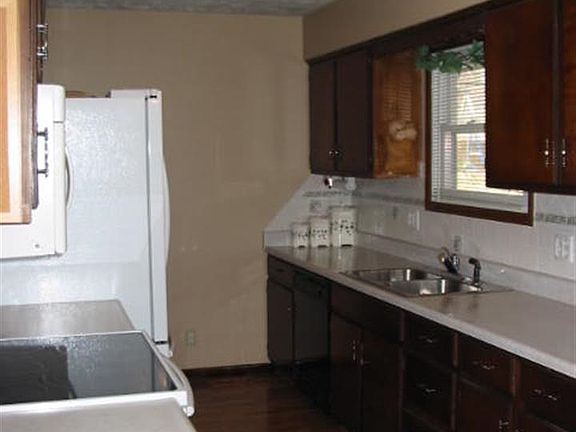 3rd image of 7506 Susan Ave
