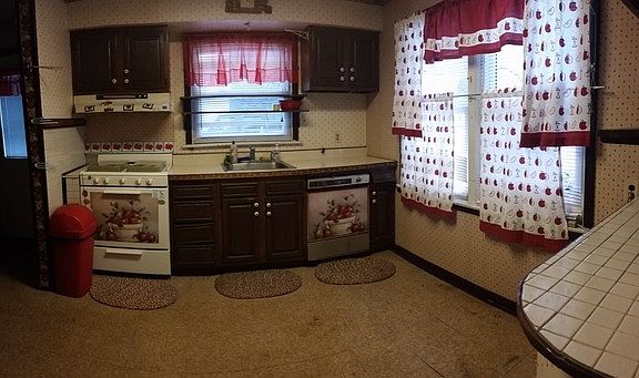 3rd image of 9720 Natoma Ave