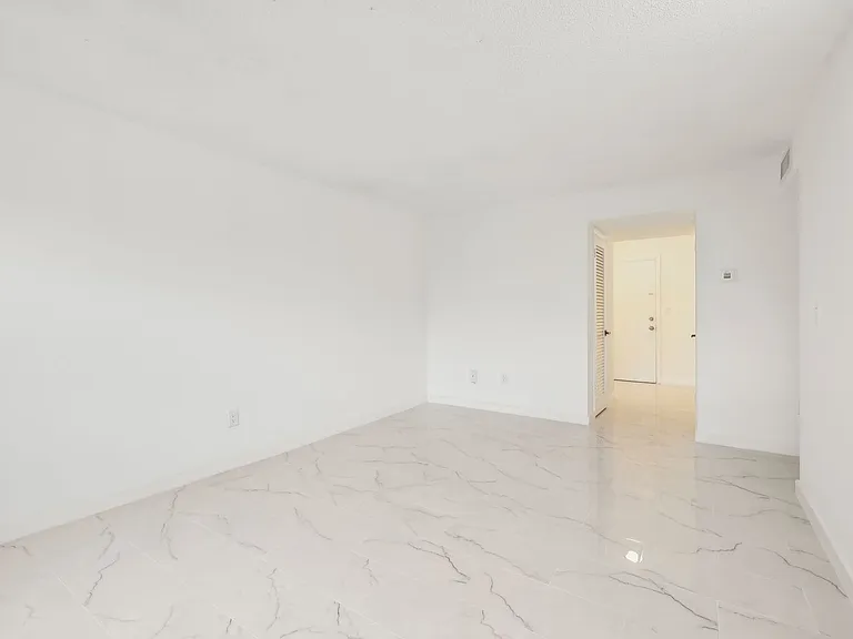 The Oaks Apartments — Photo 84