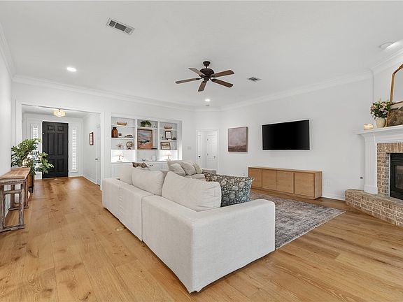 5th image of 722 Plum Hollow Dr