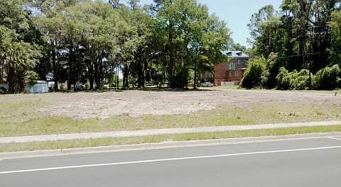3rd image of 1170 SW Castle Heights Ter