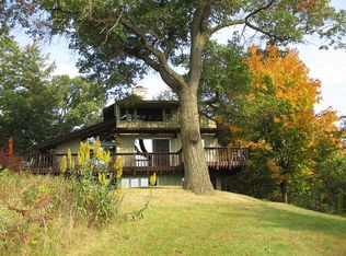 1042 Golden Oaks Dr, Hudson, WI 54016