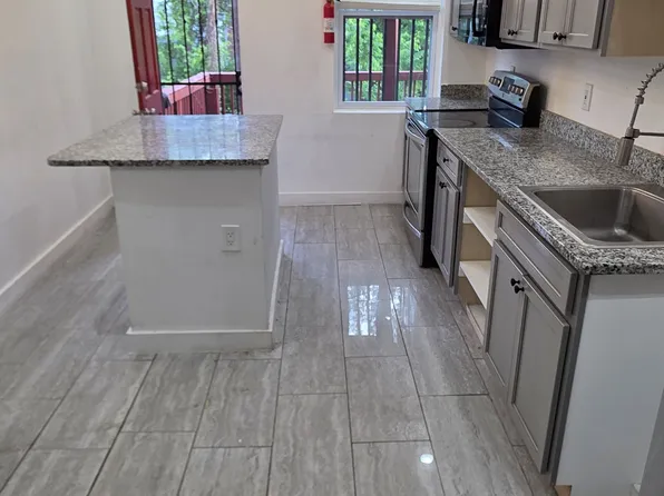 3055 Brighton St, Baltimore, MD 21216