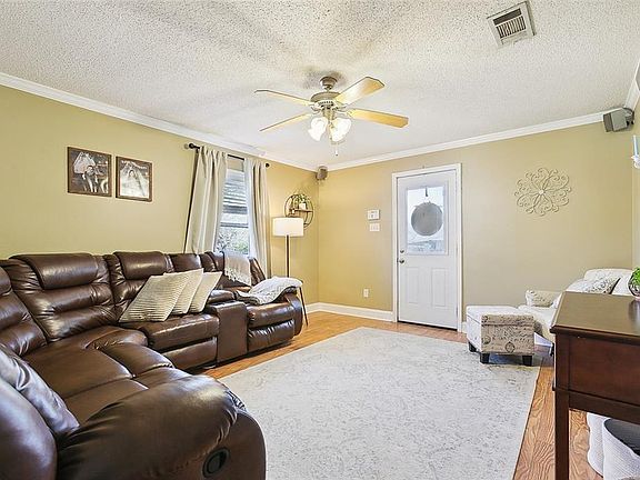 5th image of 936 Oak Ave