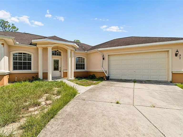 37 Greenpark Blvd — Photo 3