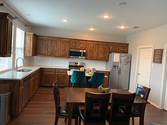 2nd image of 10013 Tulare Ln