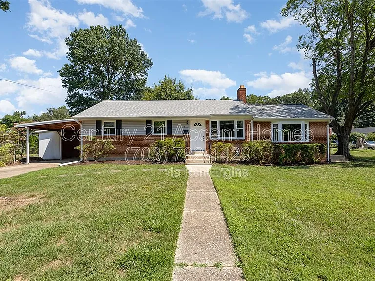 3233 Holly Hill Dr — Photo 1