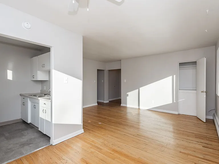 Jersey Apartments — Photo 14