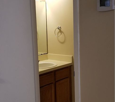5th image of 717 6th Ave S