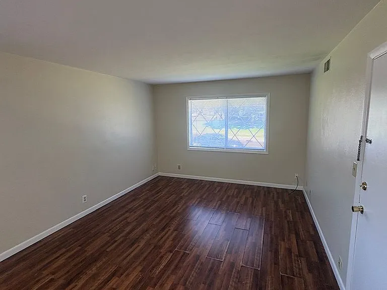 1504 W Tiffany Dr — Photo 12