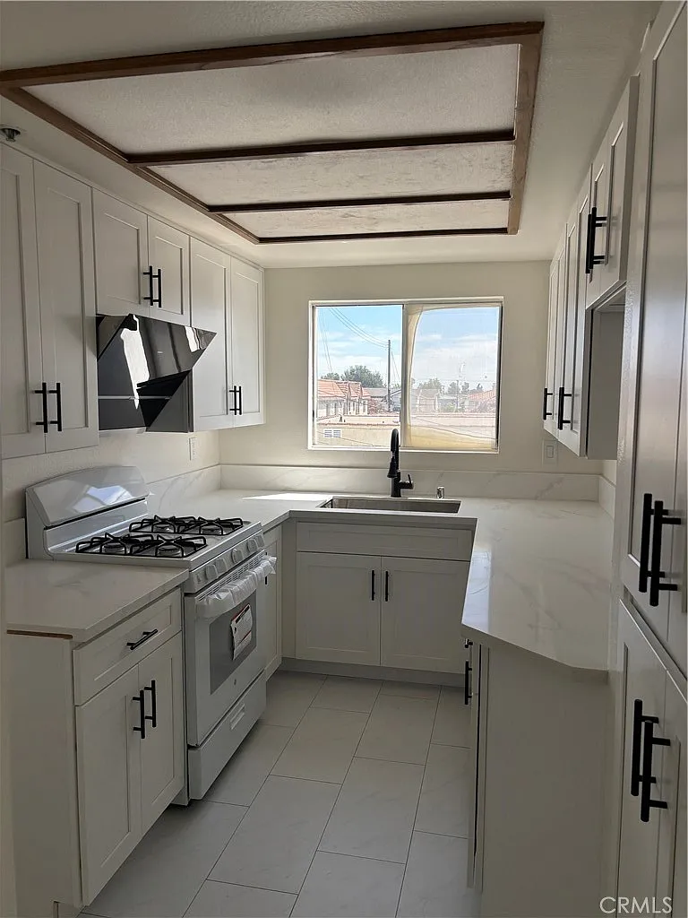 3 bed, 2.5 bath, 1260 sqft, $3,300 — Photo 3