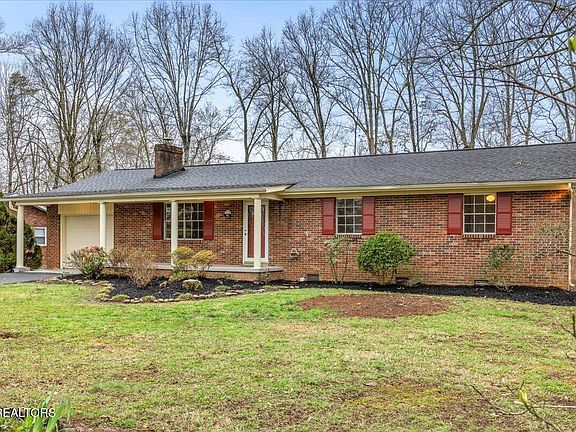 2nd image of 861 Forest Heights Cir