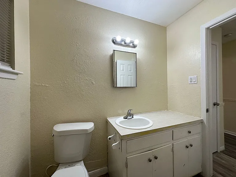 1505 S Ws Young Dr — Photo 25