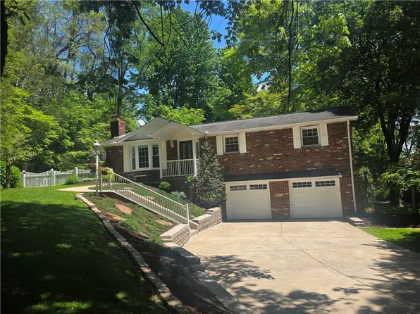 117 McGinnis Ln, New Stanton, PA 15672
