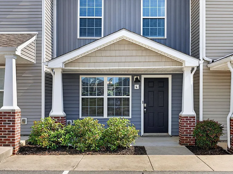 645 Stowe Ct #L — Photo 3