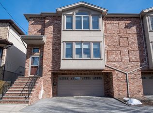 385 Roosevelt St #B, Fairview, NJ 07022