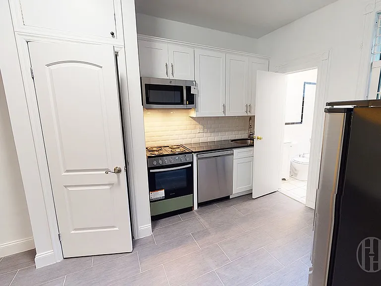 533 E 87th St #3E — Photo 2