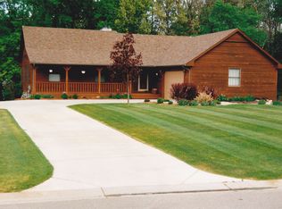 31082 Artesian Dr, Milford, MI 48381