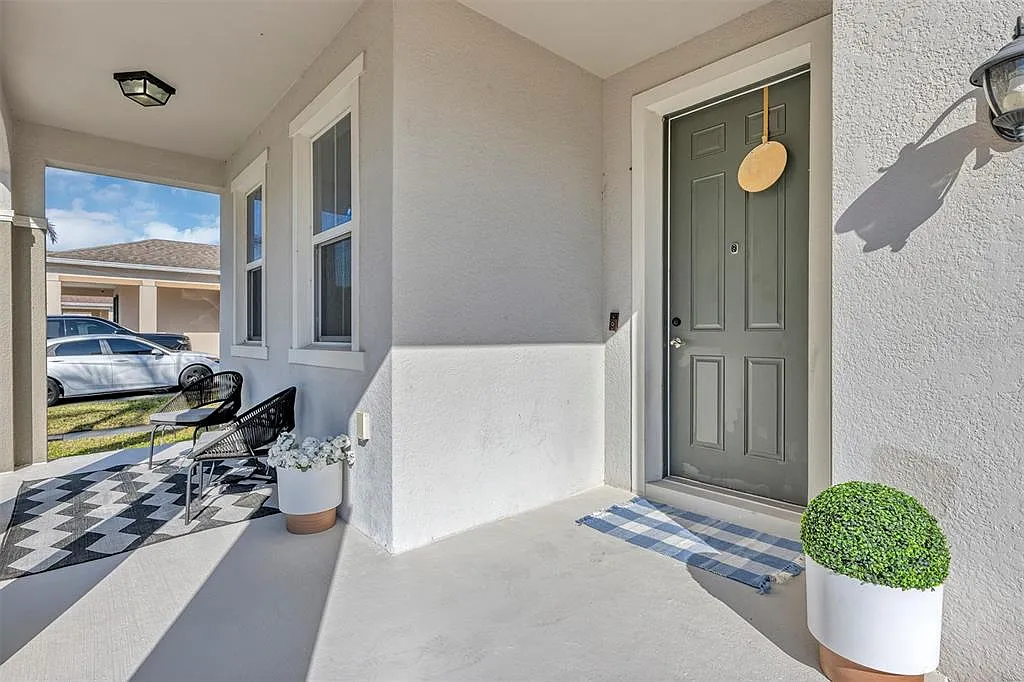 6 bed, 4.0 bath, 3751 sqft, $5,000 — Photo 2