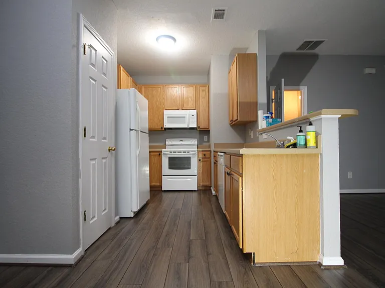 394 Brookview Dr — Photo 21