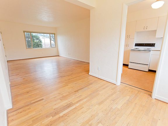 2nd image of 815 SE 42nd Ave #825-1