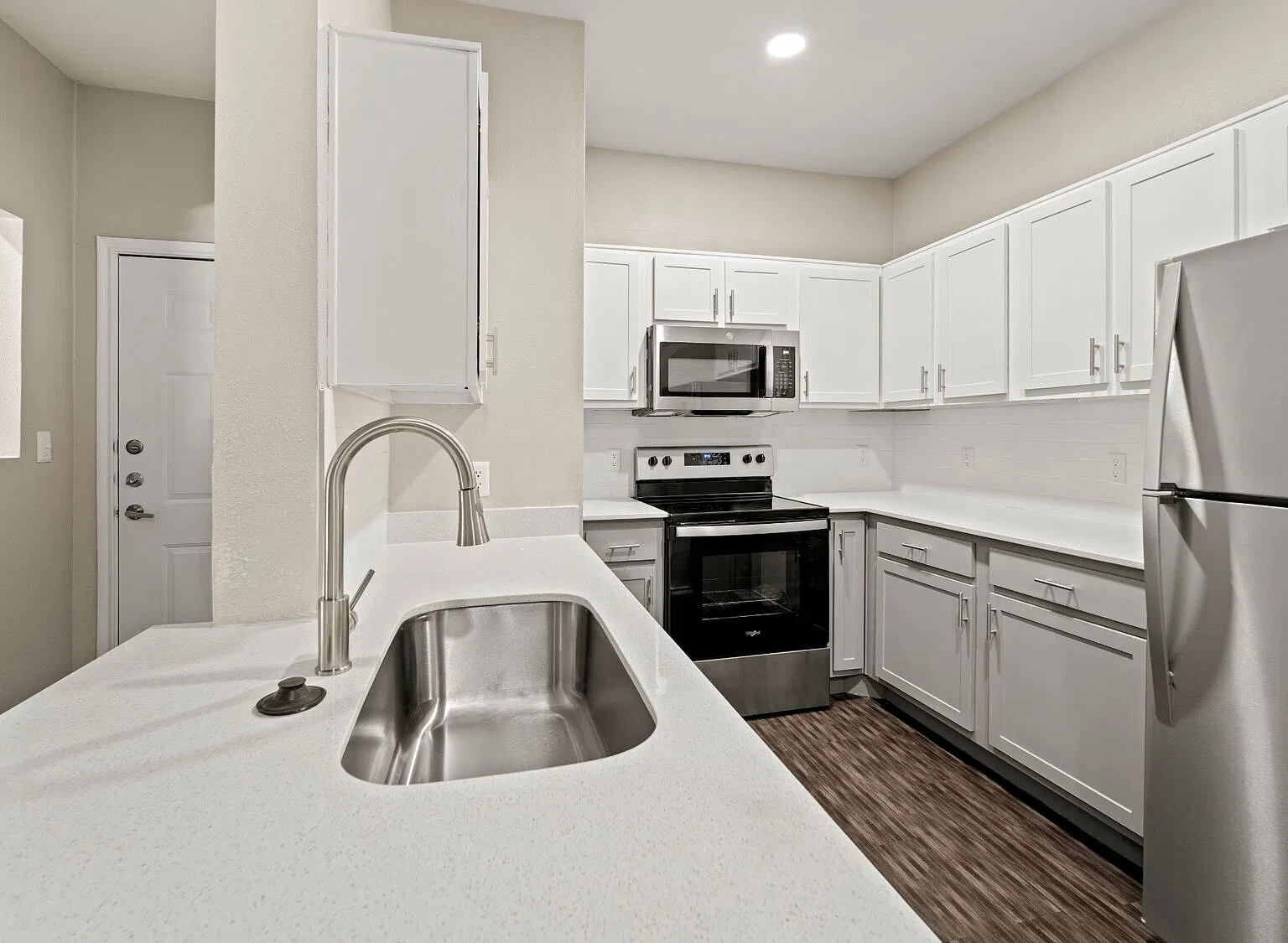 Ellie Apartments — Photo 2
