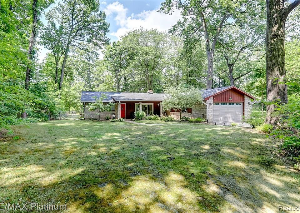 1st image of 830 Maury Pl
