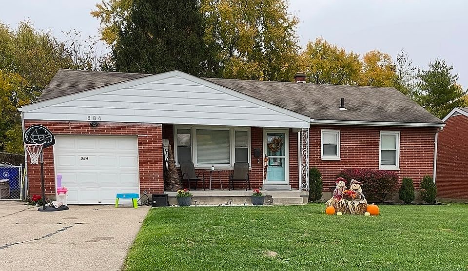 1st image of 984 Kingston Dr
