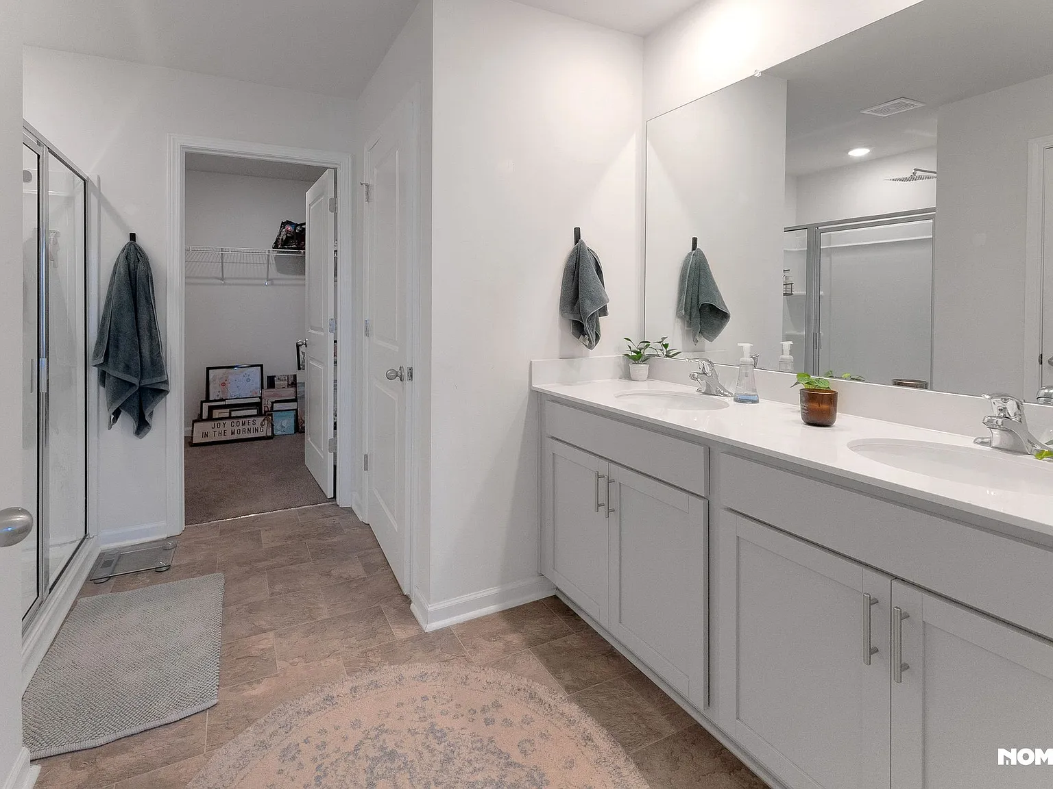 4 bed, 2361 sqft, $2,300 — Photo 2