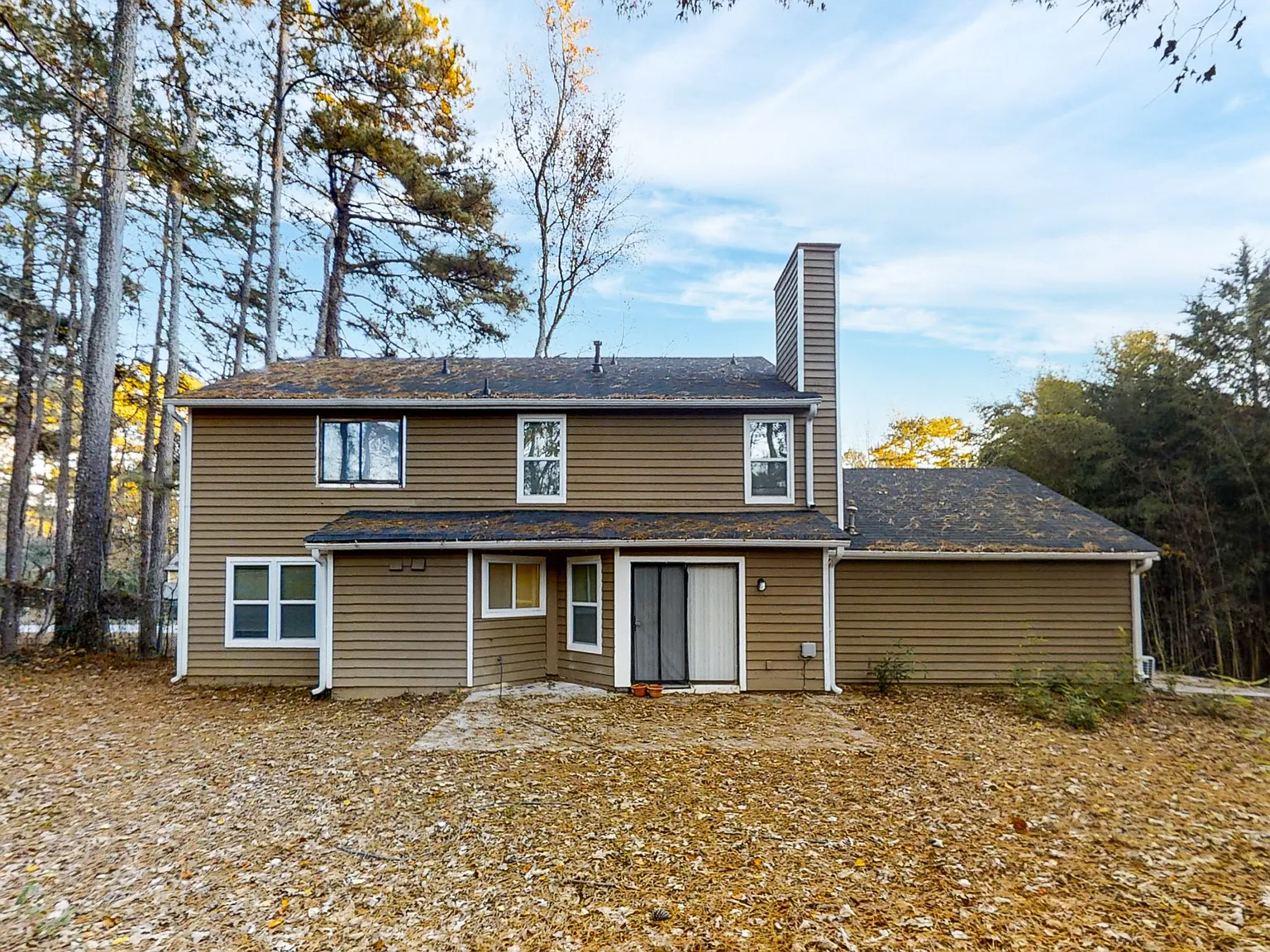 4 bed, 3.0 bath, 2492 sqft, $815 — Photo 3
