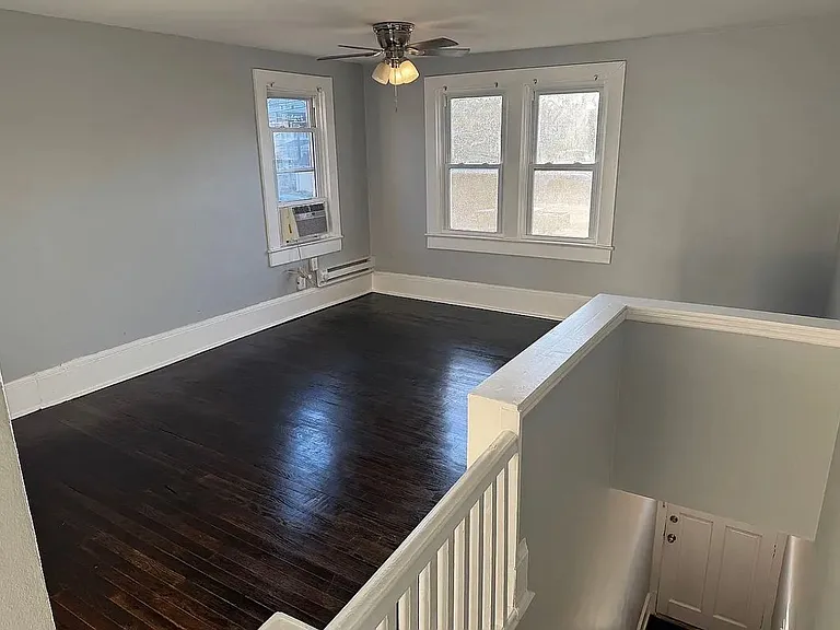 1127 N Royal Ave #B — Photo 4