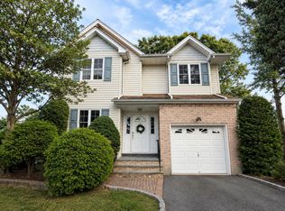 35 Willis Ave, Syosset, NY 11791