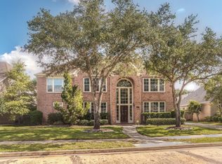 7611 Treeline Dr, Sugar Land, TX 77479