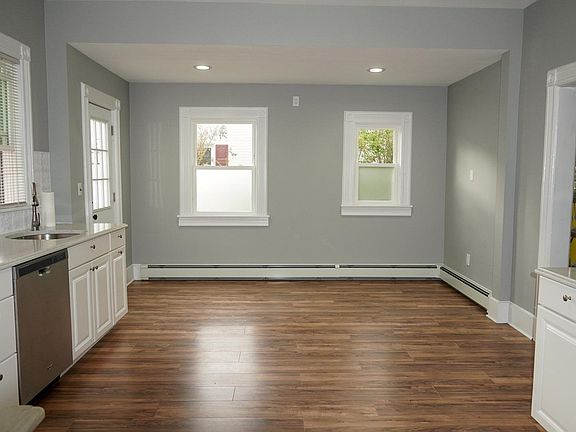 3rd image of 54 Hillside Ave
