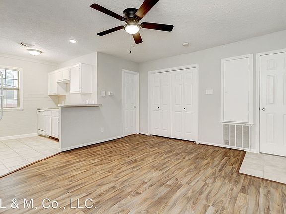 2nd image of 802 Stanford St APT 11
