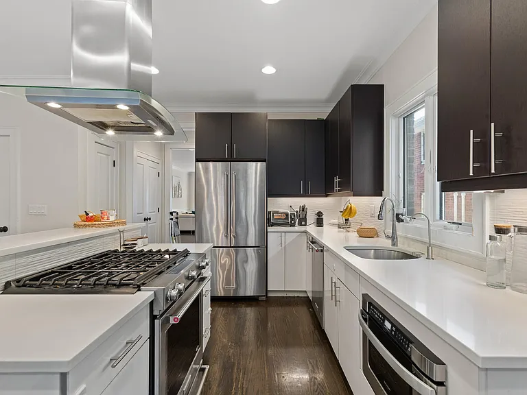 1627 John St #A — Photo 8