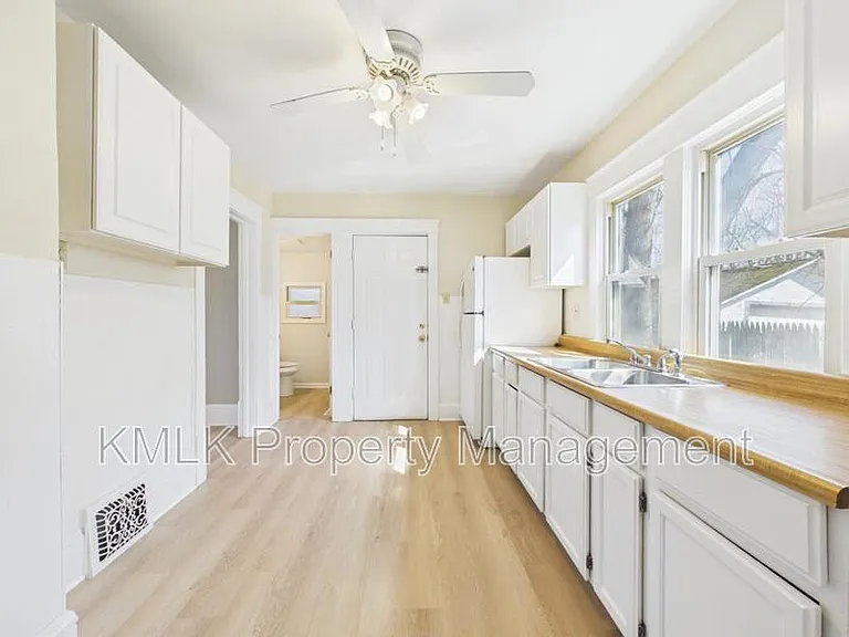 773 Montana Ave — Photo 14