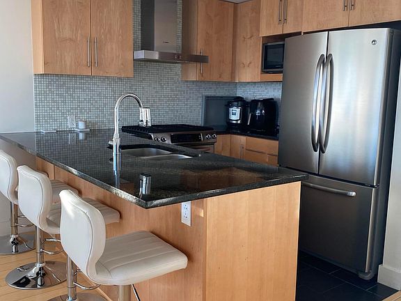 5th image of 300 Bowie St APT 706