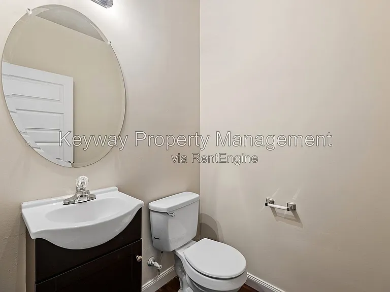 910 Clover Ct — Photo 5