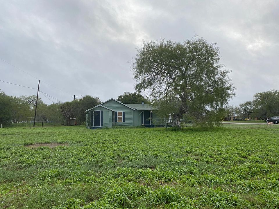 2nd image of 524 W Caesar Ave
