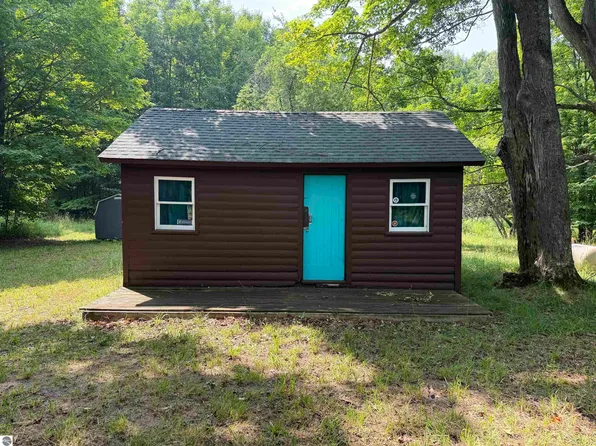 Crouch Rd, Fife Lake, MI 49633