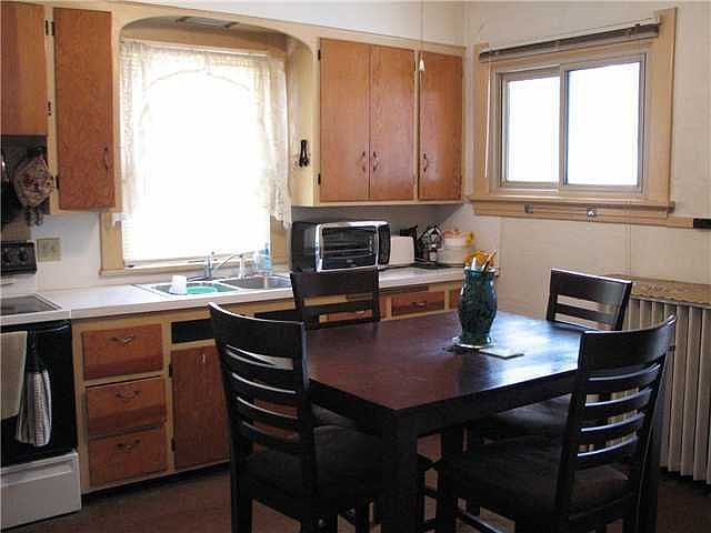 2nd image of 3835 Lockwood Ave