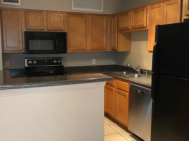 385 Woodside Dr — Photo 13